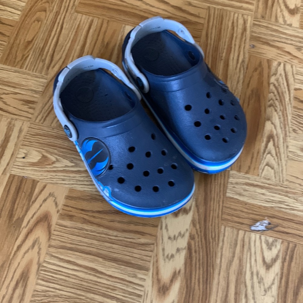 Little boys size 11 light up Star Wars crocs